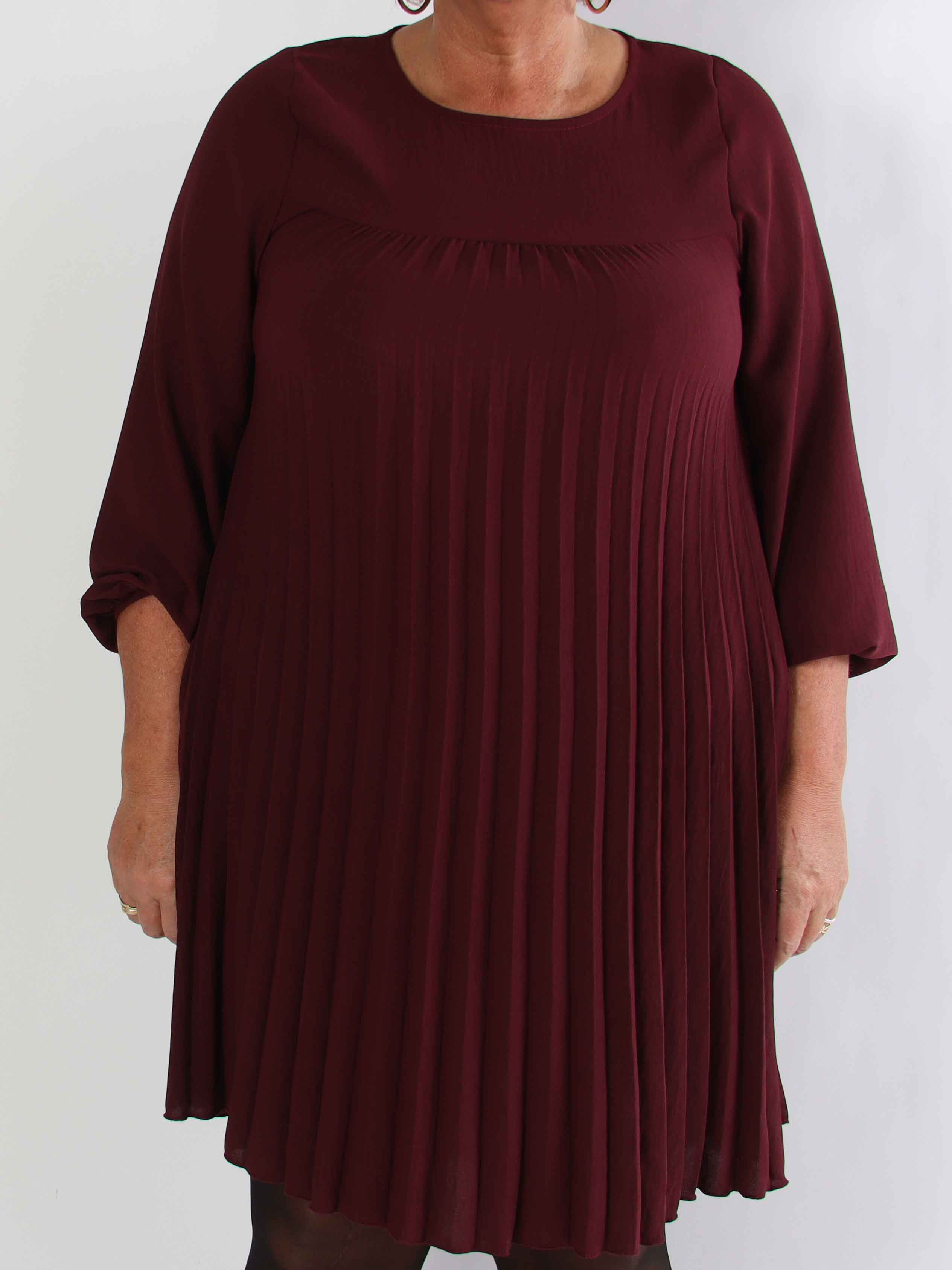 Nancy Short L/S - Plus size kjole med plisseringer og lommer